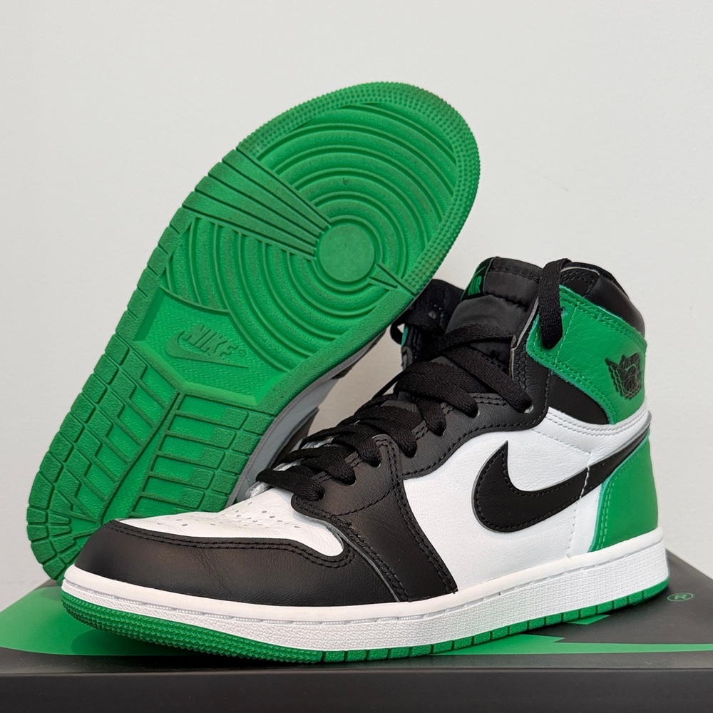 Used Air Jordan 1 Retro High OG Men’s size 7.5, Women’s 9 Black/Lucky Grn-White